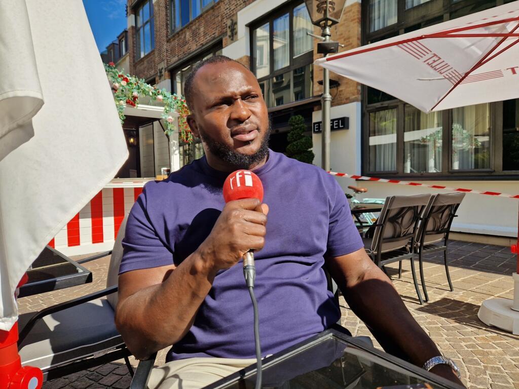 Le lutteur sénégalais Modou Lô au micro de RFI