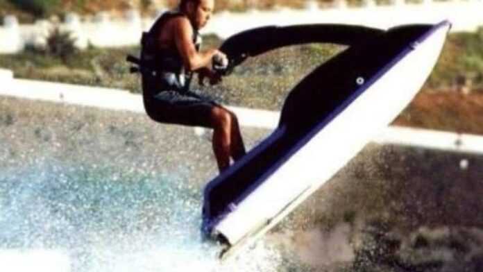 Mohammed VI en jet ski Le roi du Maroc, Mohammed VI, faisant du jet-ski