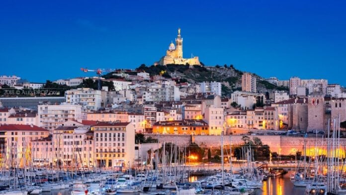 Marseille, le vieux port et Notre Dame de la Garde Marseille, le vieux port et Notre Dame de la Garde