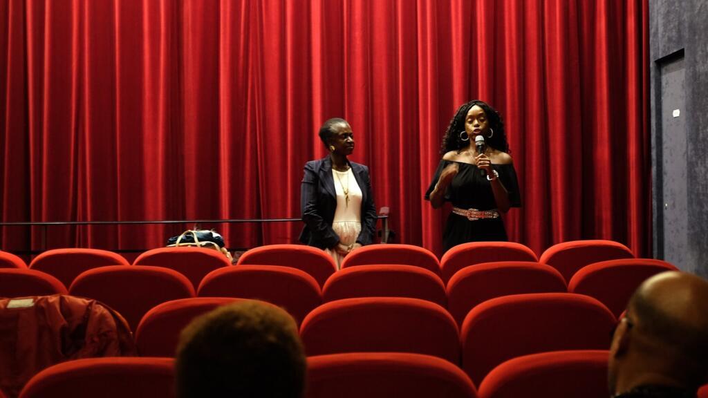 La réalisatrice canadienne Ayana O'Shun lors du débat autour de son film « La Fête des pères » au FIFDA 2025 à Paris.