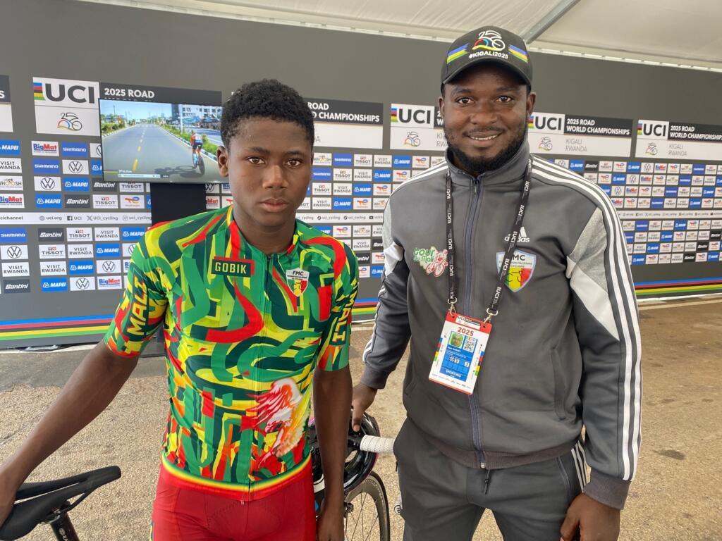 li, A droite, le coach du Mali, Yaya Diabaté.