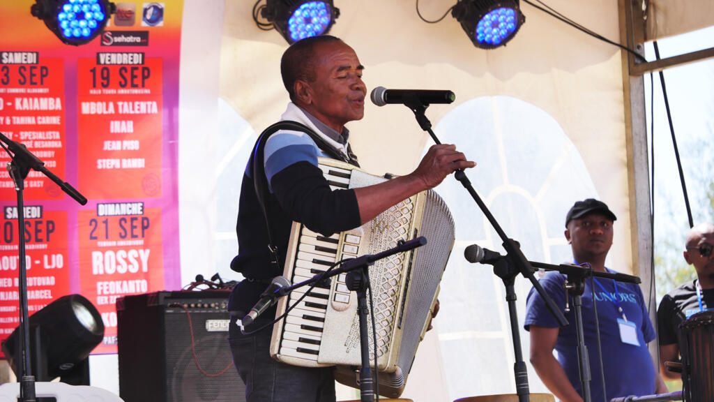 L'accordéoniste malgache Jean Piso lors du festival Angaredona Mozika, en septembre 2025.