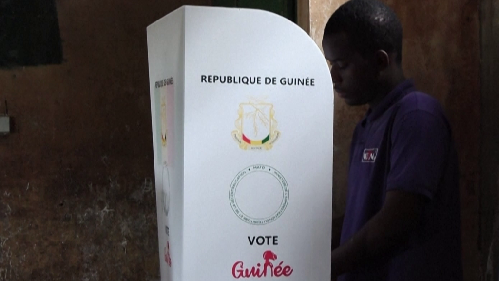 Plus de 6,5 millions de Guinéens, sur les 14,5 millions que compte le pays, étaient appelés à voter pour ou contre une nouvelle Constitution ce dimanche 21 septembre 2025. Un vote devant permettre de remplacer la charte de la transition et de revenir à l'ordre constitutionnel.