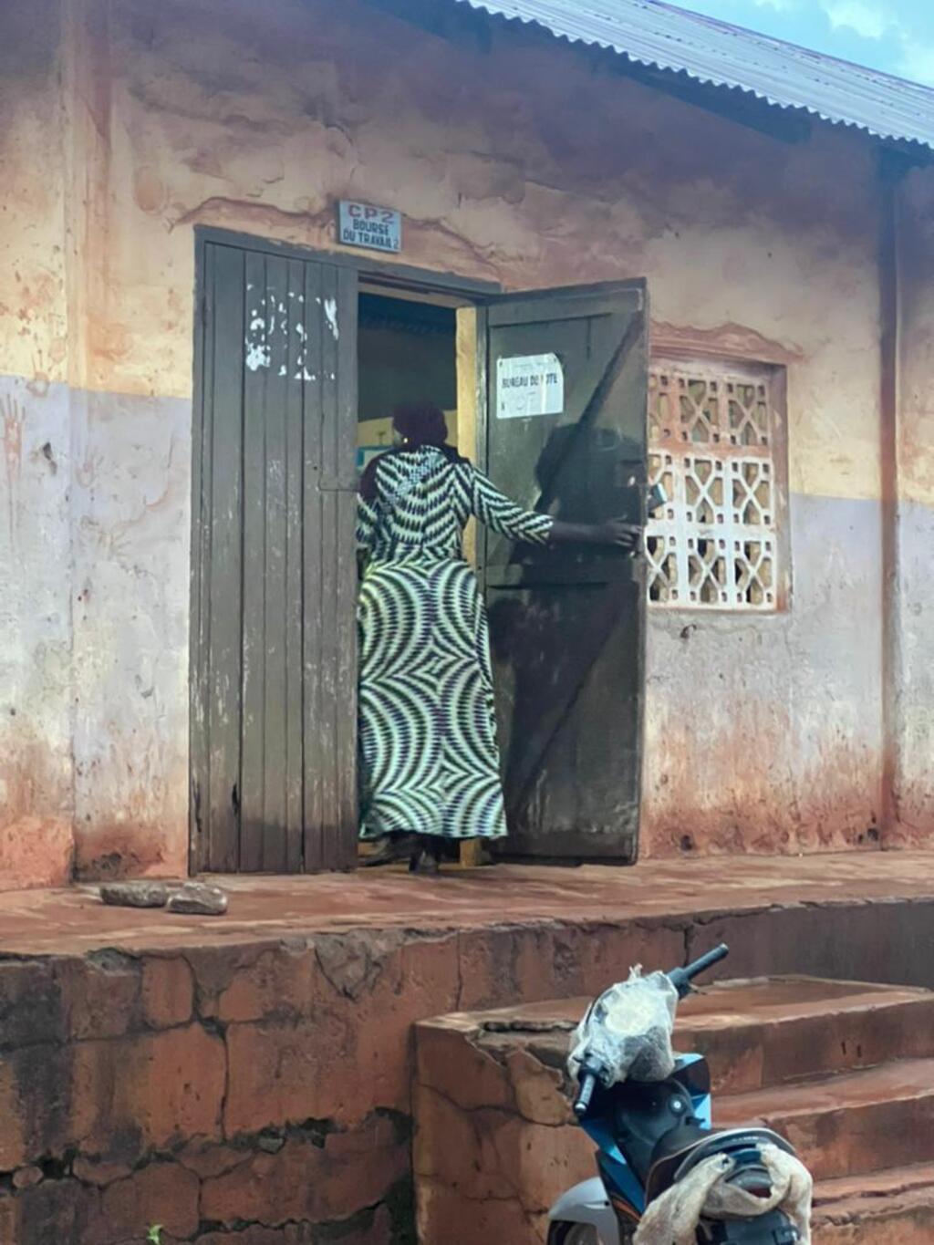Fermeture des bureaux de vote à Gagnoa, le 25 octobre 2025.
