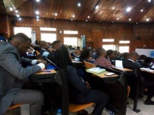 Les participants à l’écoute des exposés