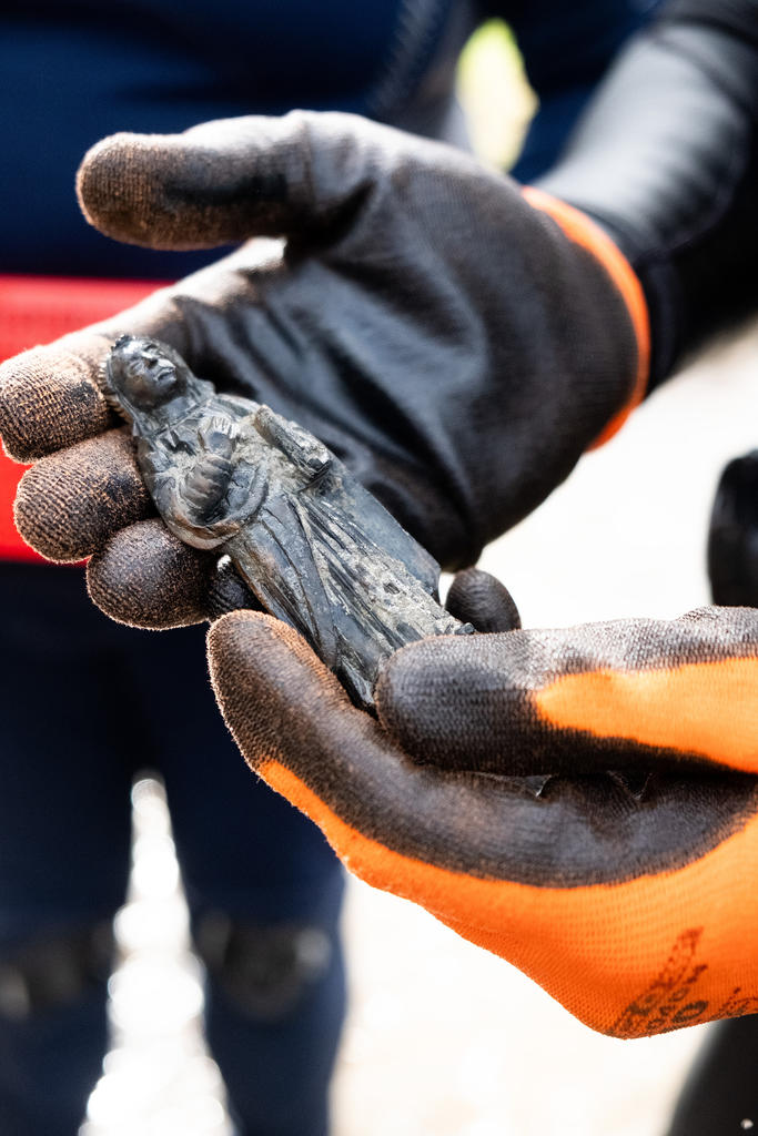 Statuette en ivoire de saint Jean.