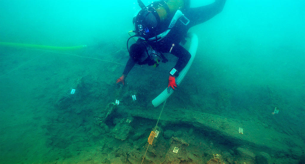 Vue de l’avant du navire.
