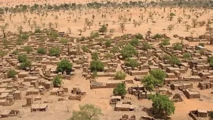 Vue d'un village malien Vue aérienne d'un village malien
