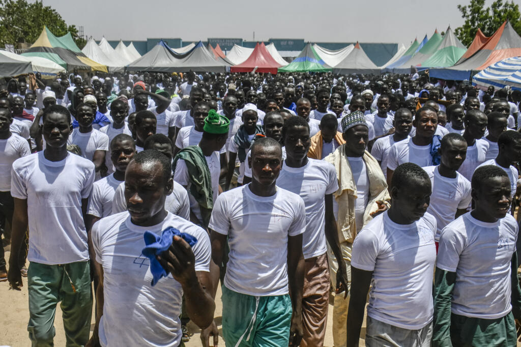 [Image d'archives] Des anciens membres de Boko Haram et de l’État islamique en Afrique de l’Ouest (ISWAP) photographiés au camp de Hajja à Maiduguri, au Nigeria, le 30 mai 2023, avant leur libération à l’issue d’un programme de réhabilitation de cinq mois.