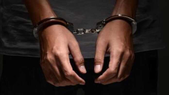 Arrestation menottes Arrestation