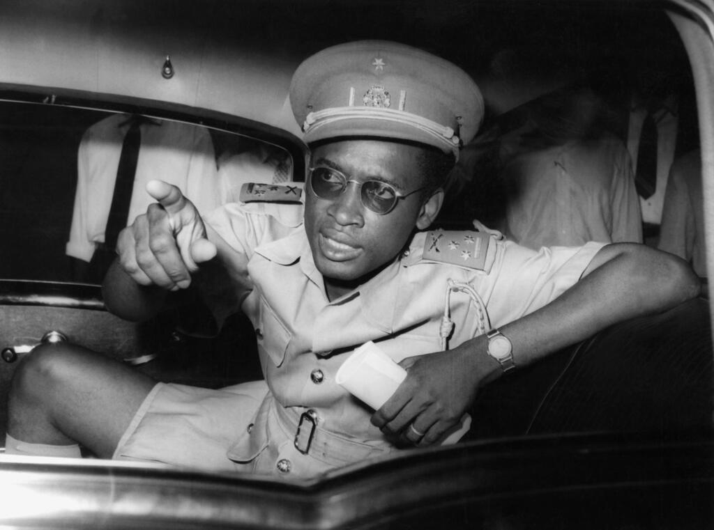 Joseph-Désiré Mobutu, alors colonel, répond aux questions des médias, le 16 septembre 1960
