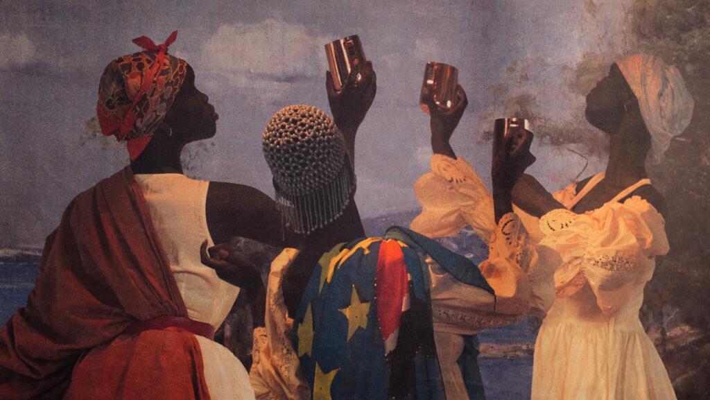 A gauche, un détail de l’œuvre X de la série « This Happened To You » de l’artiste Atong Atem, présentée par la Mars Gallery (Australie) à Paris Photo 2025.