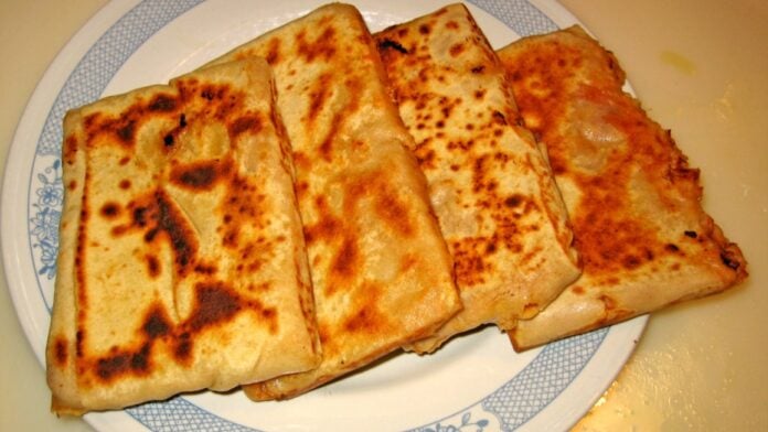 La mahjouba, mhadjeb ou m'hadjeb La mahjouba, mhadjeb ou m'hadjeb