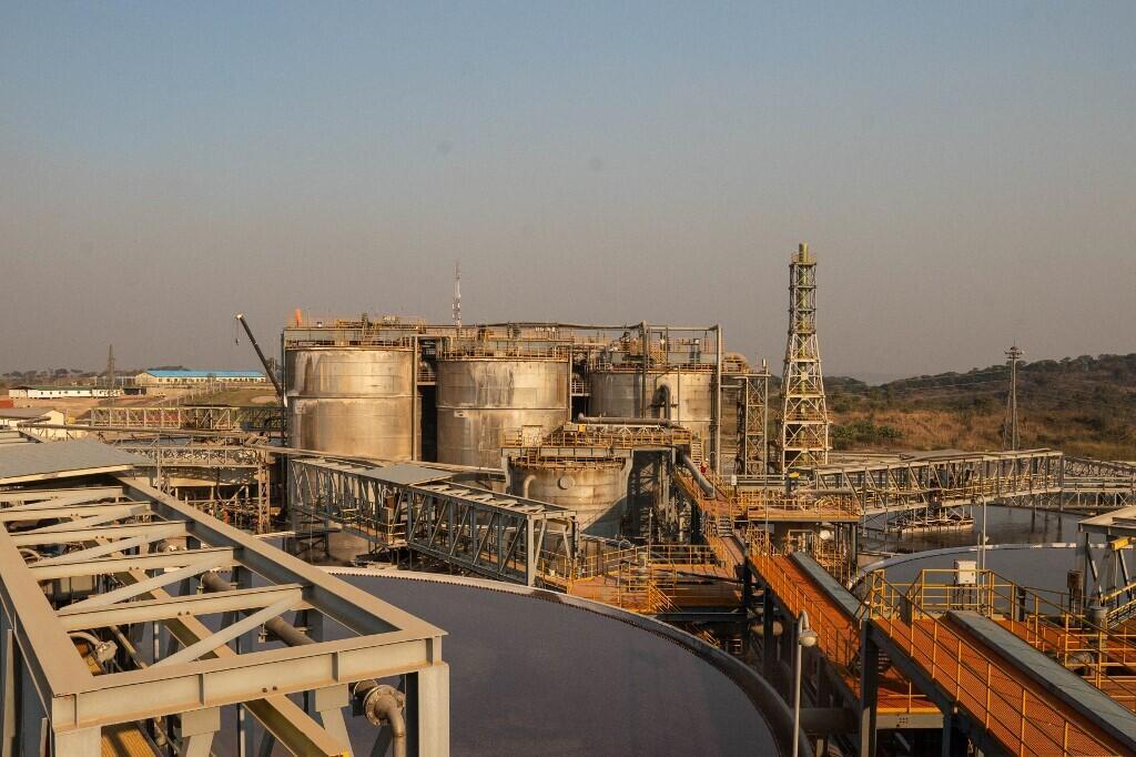 Vue générale des installations de traitement de la mine Tenke Fungurume, l'une des plus grandes mines de cuivre et de cobalt au monde, dans le sud-est de la République démocratique du Congo, le 17 juin 2023.