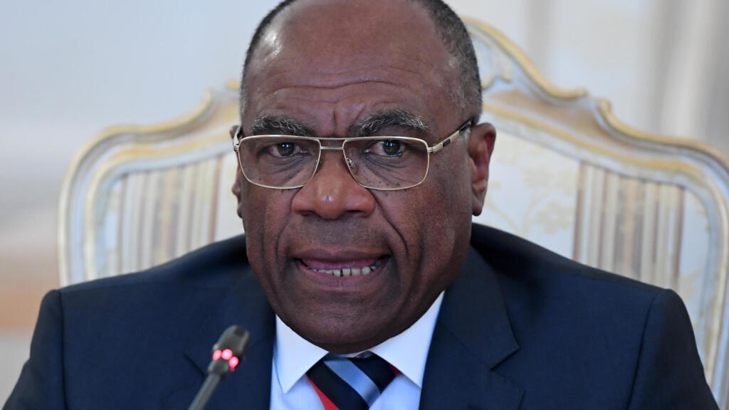 Léonard She Okitundu, ministre congolais des Affaires étrangères de 2016 à 2019. Député national et vice-président de la commission des Affaires étrangères à l'Assemblée congolaise.