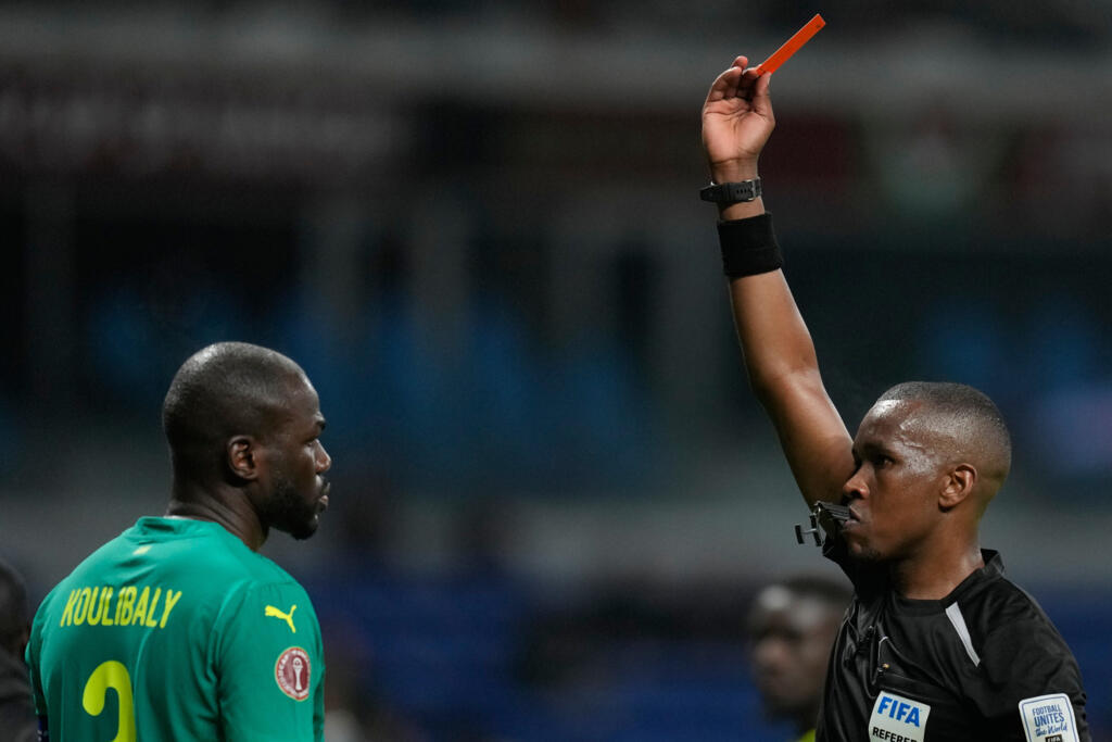 Le capitaine du Sénégal Kalidou Koulibaly a reçu un carton rouge le jour de sa 100e sélection.