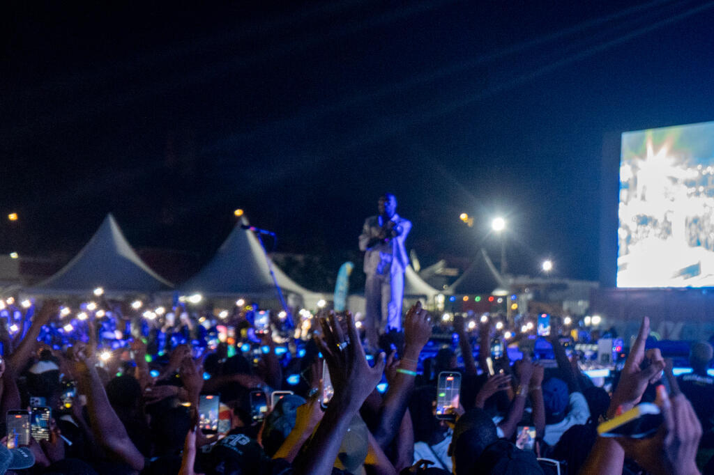 Ambiance chaude au festival de musique Mother Africa à Abidjan en Côte d'Ivoire, le 28 décembre 2025.