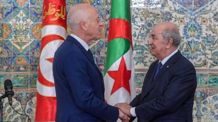 Le Président tunisien, Kaïs Saïed, et son homologue algérien, Abdelmadjid Tebboune Le Président tunisien, Kaïs Saïed, et son homologue algérien, Abdelmadjid Tebboune