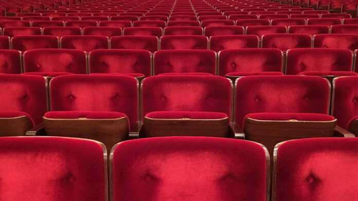 Les sièges d'une salle de cinéma Les sièges d'une salle de cinéma