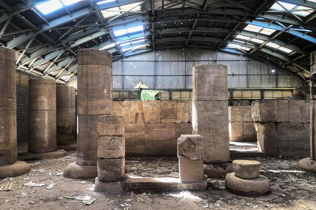Une photo montre les dégâts subis par le Musée national du Soudan à Khartoum le 11 avril 2025, après la reprise de la capitale par l'armée aux paramilitaires des FSR le mois précédent.