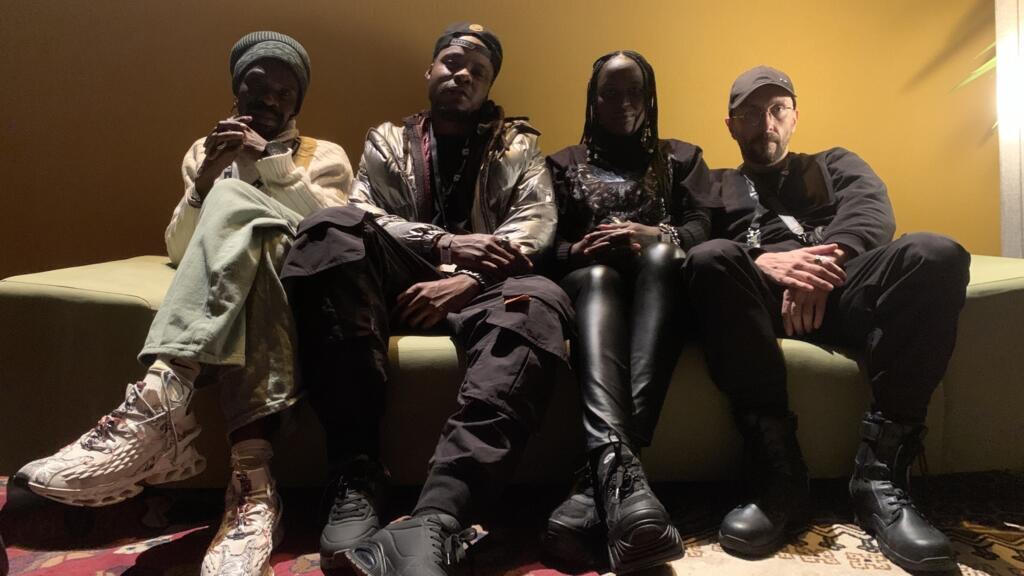 RDC, Congo-Brazzaville, Ouganda et Portugal : les quatre membres d'HHY & The Kampala Unit, ici dans les coulisses des Trans Musicales, s'appuient sur leur diversité géographique pour créer leurs sons.