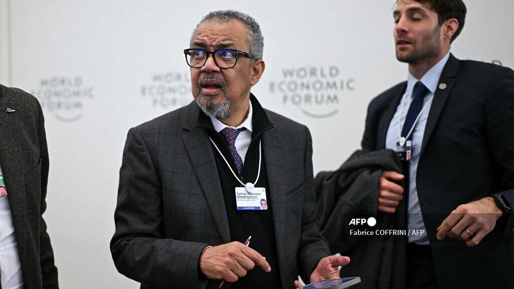Le directeur général de l'Organisation mondiale de la santé, Tedros Adhanom Ghebreyesus, lors de la réunion annuelle du Forum économique mondial à Davos, le 21 janvier 2026, la veille du départ officiel des États-Unis de l'OMS.
