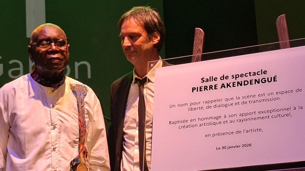 La salle de spectacle de l'Institut français du Gabon a été renommée salle Pierre Claver Akendengue en hommage au chanteur gabonais, le 31 janvier 2026.