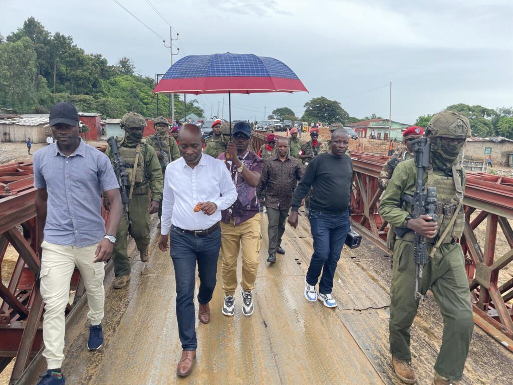 Le gouverneur du Sud-Kivu, Jean-Jacques Purusi, en déplacement à Uvira.