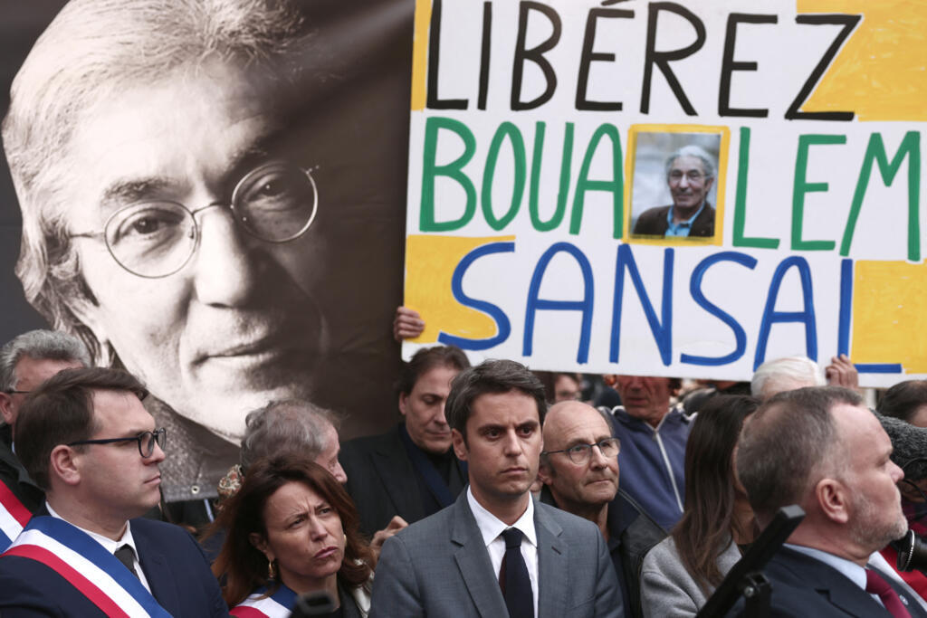 Manifestation de soutien à l'écrivain franco-algérien Boualem Sansal en présence de nombreux responsables politiques, à Paris, le 25 mars 2025.