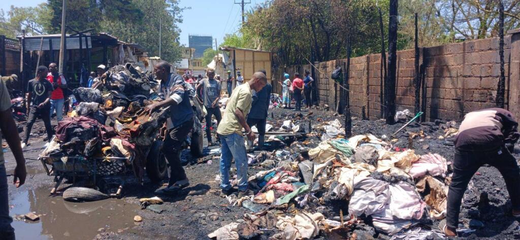 Un important incendie a ravagé ce matin une partie de Toi Market, à Nairobi, le 16 mars 2026.