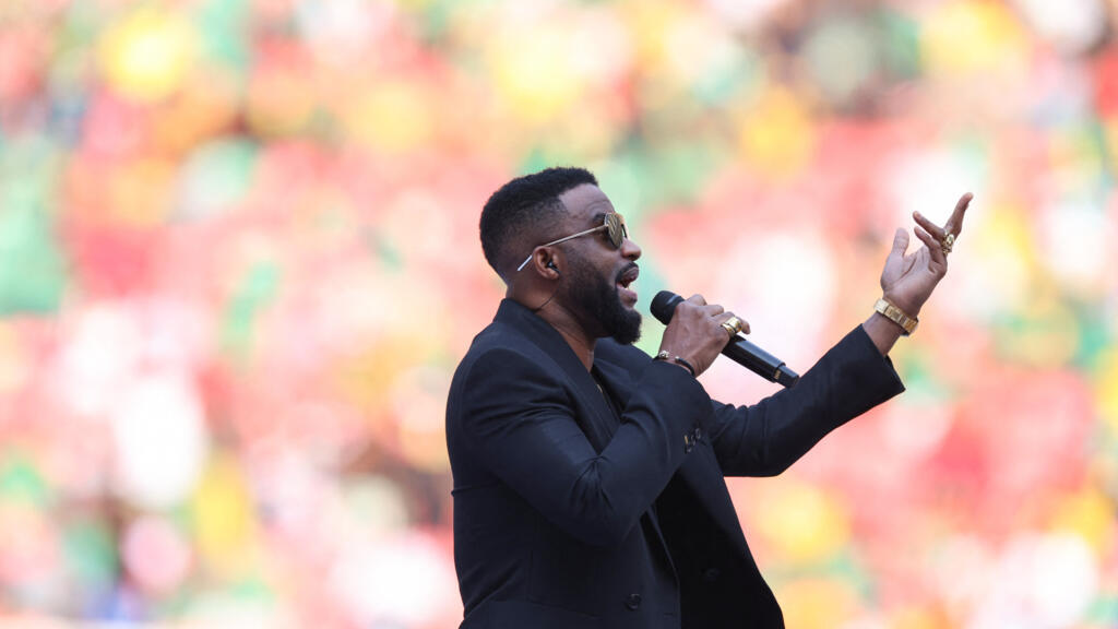 Le chanteur congolais Fally Ipupa lors de la cérémonie d'ouverture de la CAN à Yaoundé, le 9 janvier 2022.