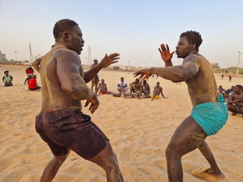 Deux lutteurs de "Kaay Bakh" à l'entraînement.