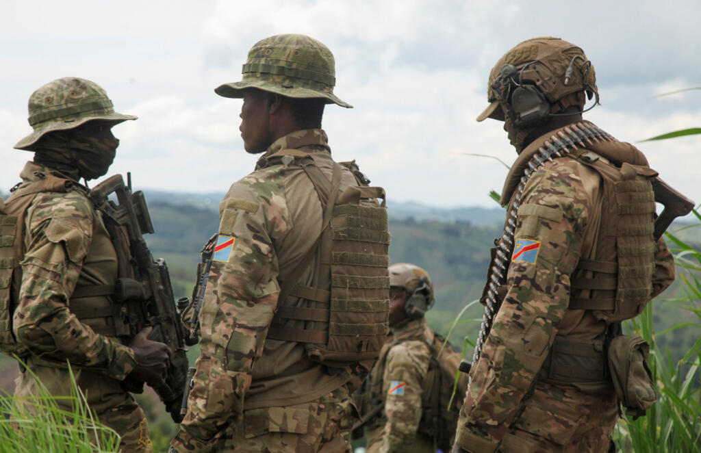 Des soldats de l'armée congolaise (FARDC), le 27 octobre 2024 dans le territoire de Lubero dans le Nord-Kivu, situé dans l'est du pays.