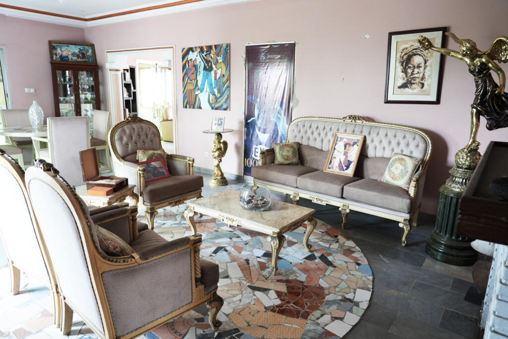 Le salon de Papa Wemba dans sa maison devenue le Musée de la Rumba à Kinshasa.