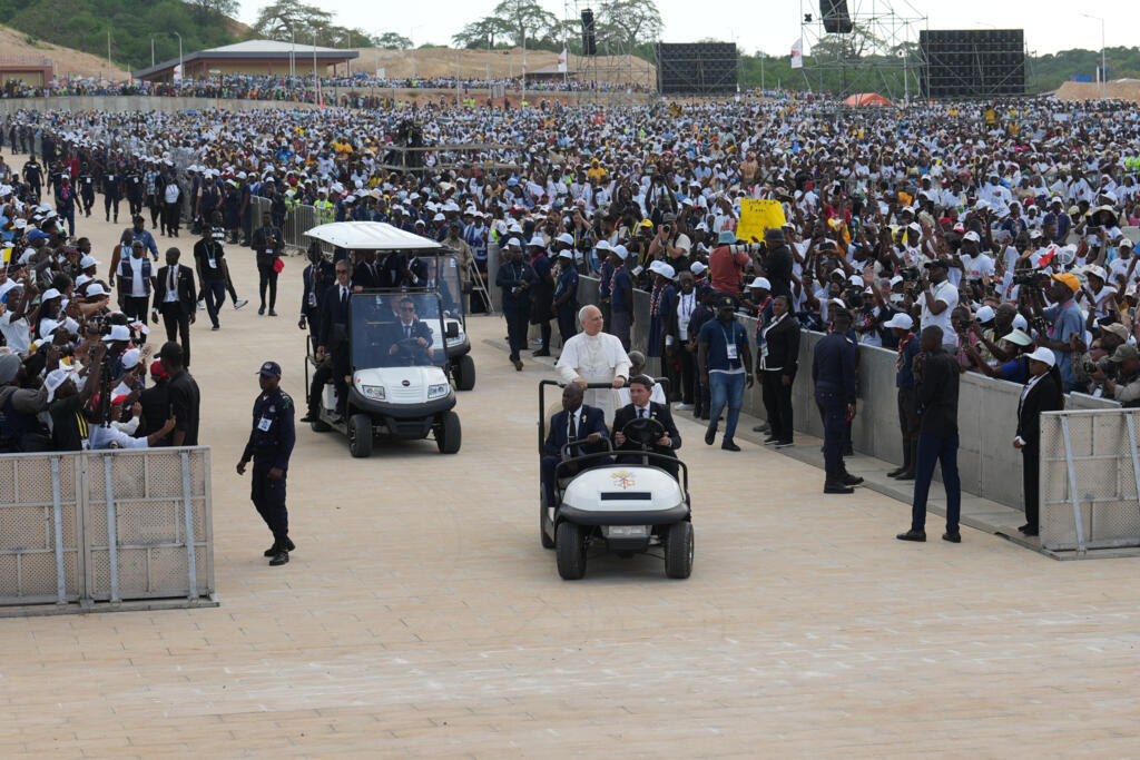 Le pape Léon XIV arrive au sanctuaire de Mama Muxima, à Muxima, en Angola, ce dimanche 19 avril.