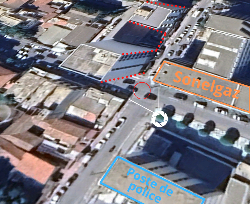 On retrouve bien la même façade (en rouge) que dans la vidéo. Le poste de police est juste derrière.
