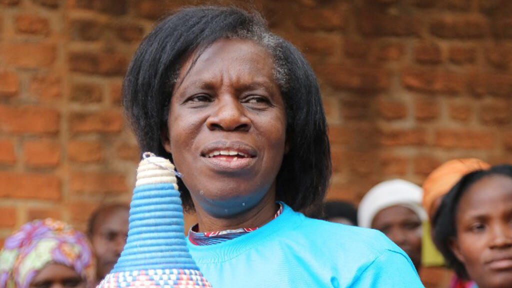 Godelieve Mukasarasi à la tête de l’association Sevota pour aider les femmes violées et les enfants nés du génocide.