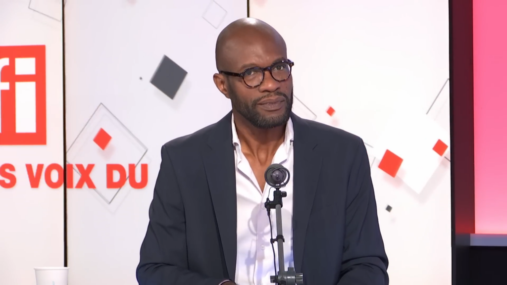 L’essayiste et consultant en «risques» et «opportunités», Serge-Éric Menye, dans le studio de RFI.
